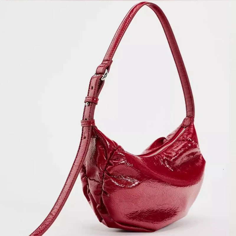 Retro Red Underarm Handbag 2024 New Women Fashion Wrinkled Oval Shoulder Bag