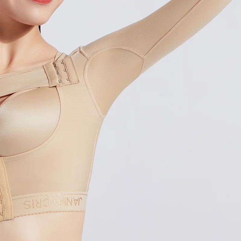 Qianmeis arms shape her body and her back shoulders arms and clothing shape her upper body 241231