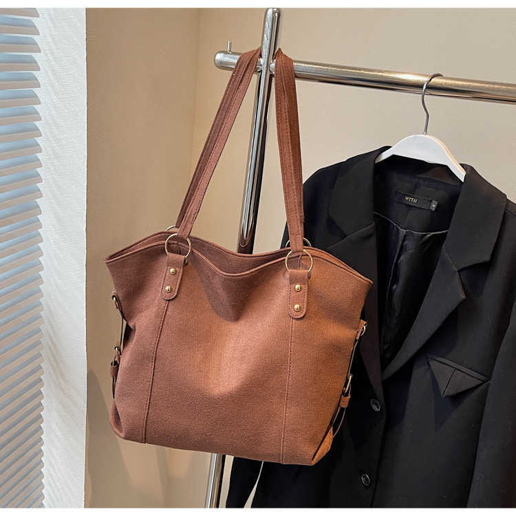 Korean version large capacity simple casual solid color autumn and winter trendy and stylish handbag with one shoulder and armpit bag