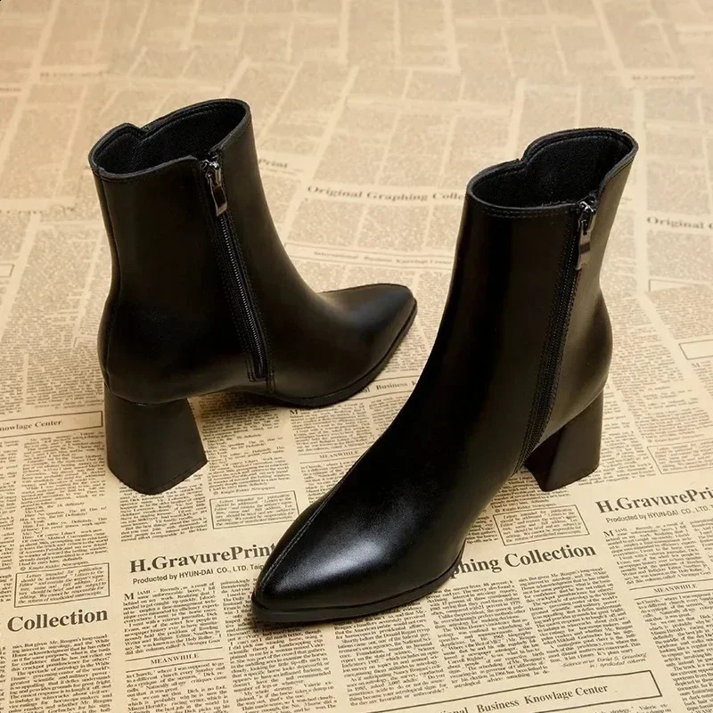 Spring and Autumn British Style Thin and Thin Womens Boots Pointed Toe Thin Side Zipper Black Nude Boots Women 241231
