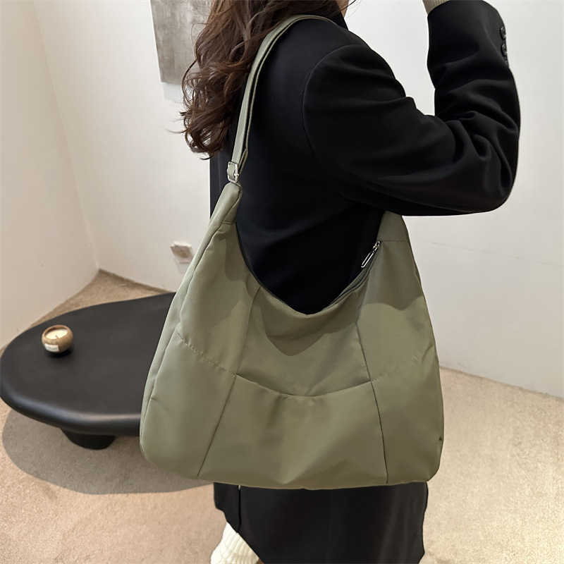 Korean style large capacity canvas lazy style commuting casual pleated work ins minimalist underarm tote single shoulder women's bag 241231
