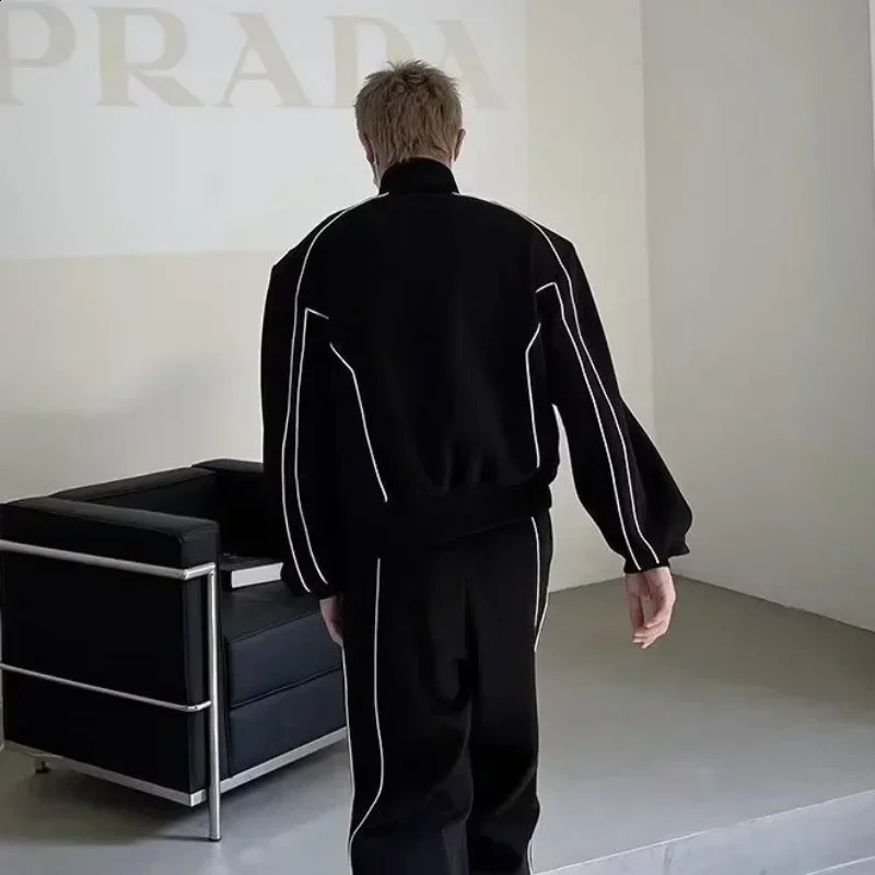 Japanese Atmosphere Outfit Casual Sports Suit for Men Korean Style Spliced Reflective Jacket Loose Stripes Wideleg Sweatpants 241223