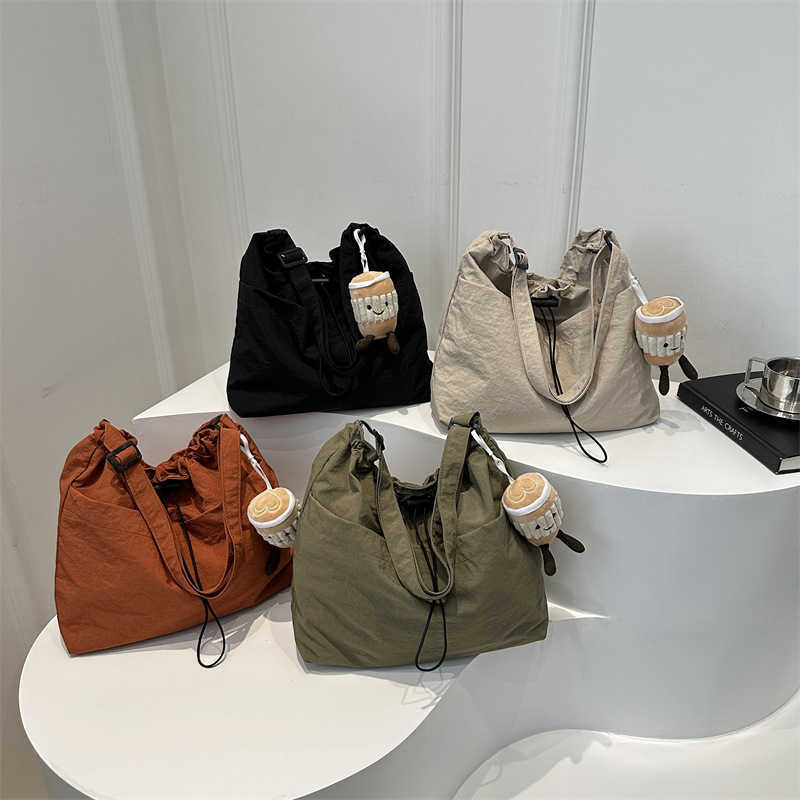 Leisure large capacity drawstring nylon 2024 new fashion trend texture commuting single shoulder armpit crossbody bucket bag 241231