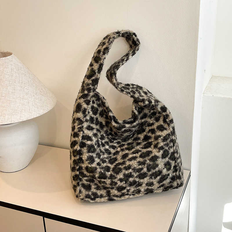 Korean version ins autumn and winter new plush large capacity two-piece commuting style lazy style single shoulder armpit tote bag 241231