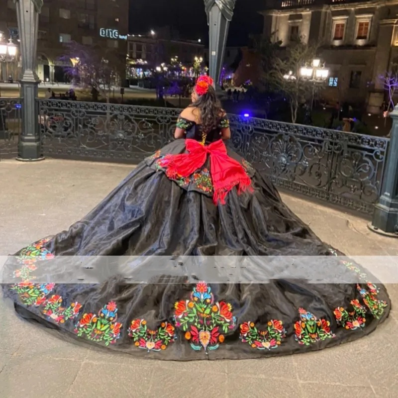 2024 Sexy Charro Black Embroidery Quinceanera Dresses Off Shoulder Ral Organza Ruffles Sweet 16 Vestidos De 15 Quinceanera Ball Gowns 0212D
