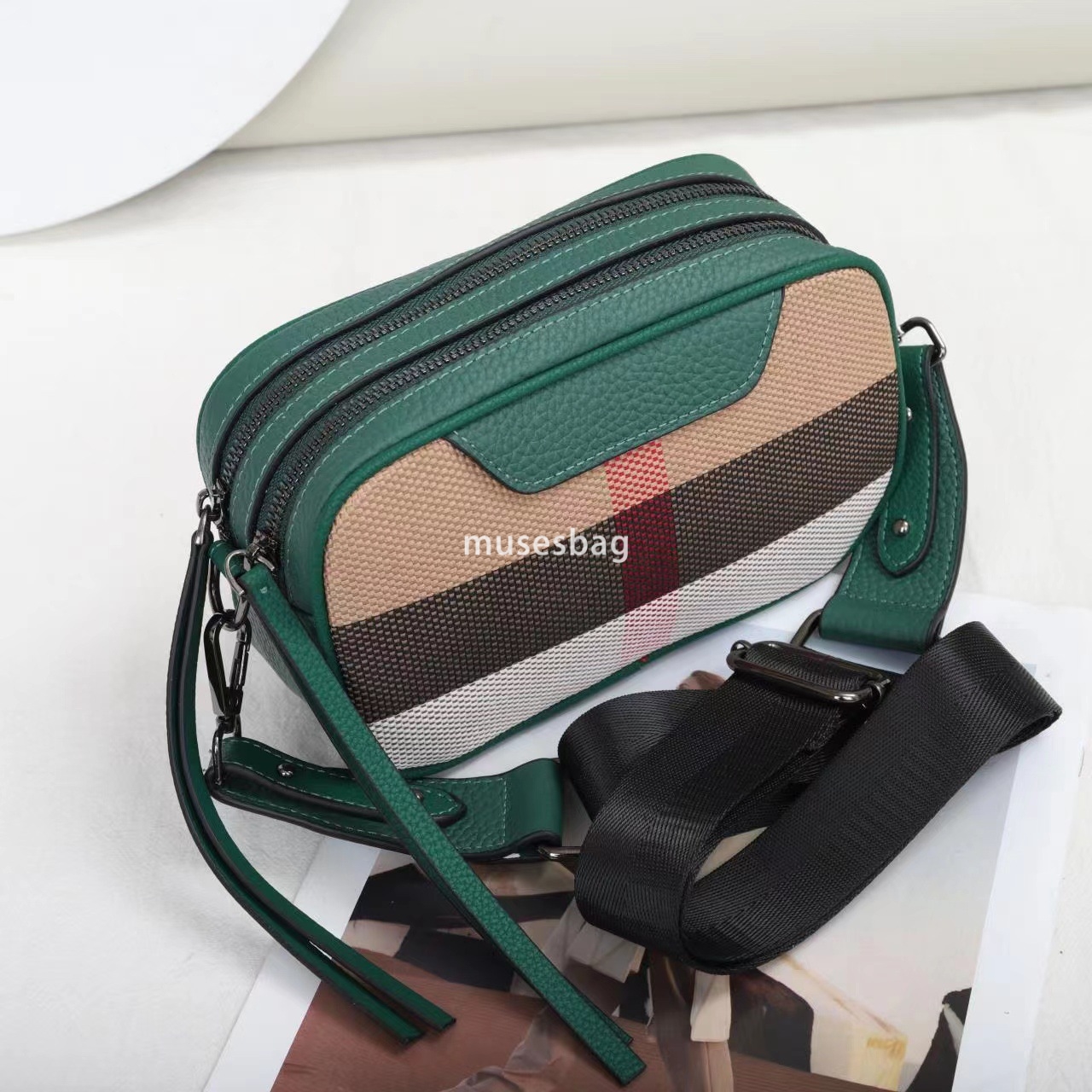 European and American retro niche design factories directly sell leather plaid fashionable and popular cross-border wide shoulder strap small square b