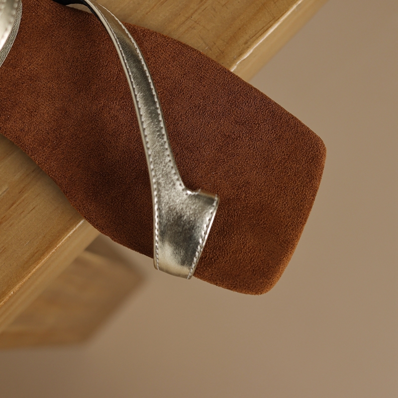 Women's New Spring/Summer Square Head Casual And Comfortable Medium Heel Large Metal Loose Buckle Open Toe Beach Sandals