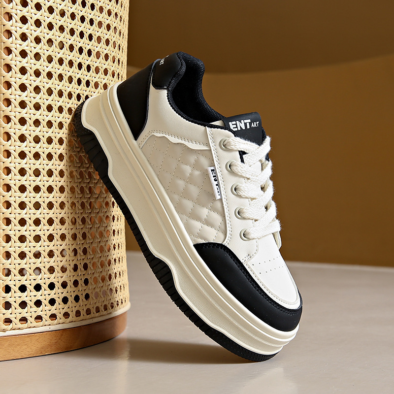 2024 New Women's Spring Thick Sole Casual Sports Board Shoes Popular Versatile High Height Fashionable and Trendy Little White Shoes