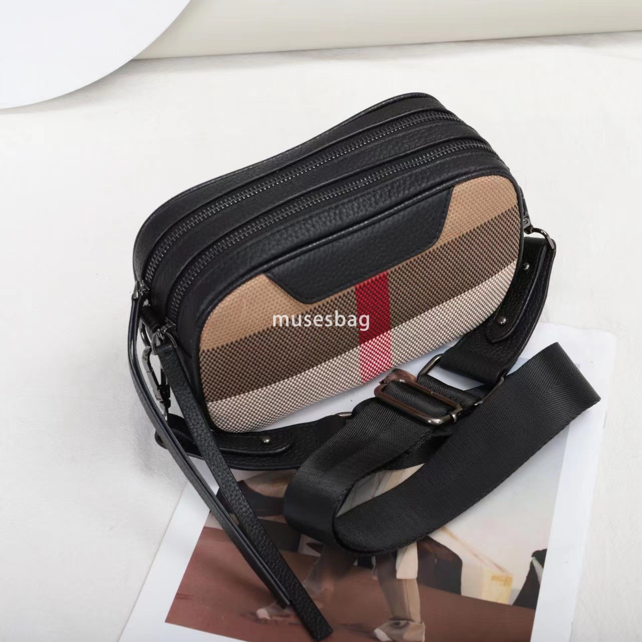 European and American retro niche design factories directly sell leather plaid fashionable and popular cross-border wide shoulder strap small square b