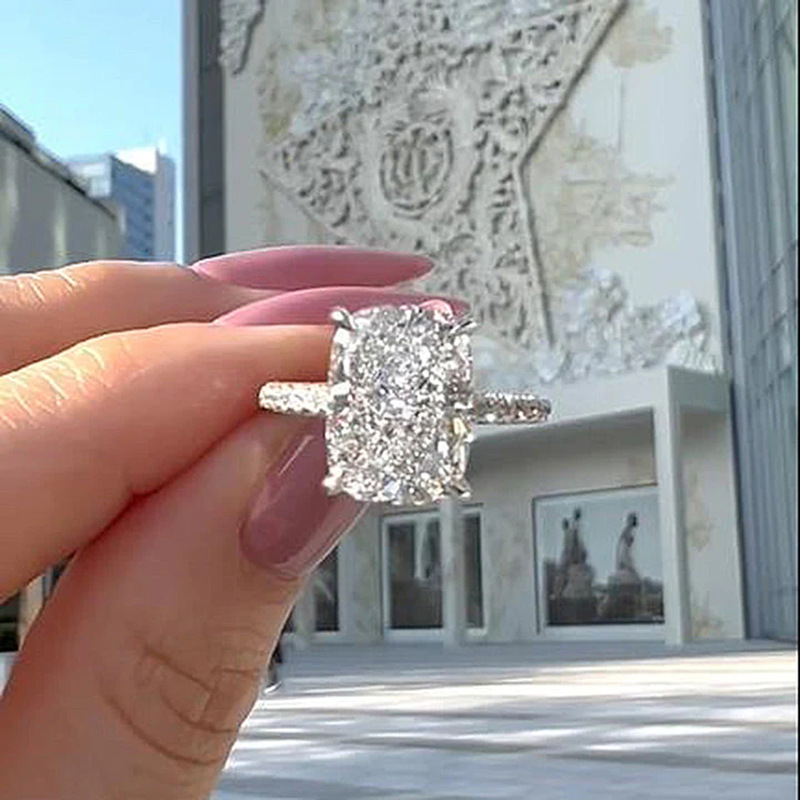 2024 Popular Gorgeous Ring For Women Sparkling Luxury Jewelry 925 Sterling Silver Lagre Cushion Shape 5A Zircon CZ Diamond Elegant Party Female Weddin