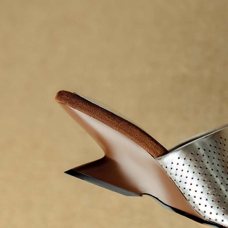 Women's New Spring/Summer Square Headed Leather Cowhide Hollow Hole Breathable Slope Open Toe Middle Heel Slippers