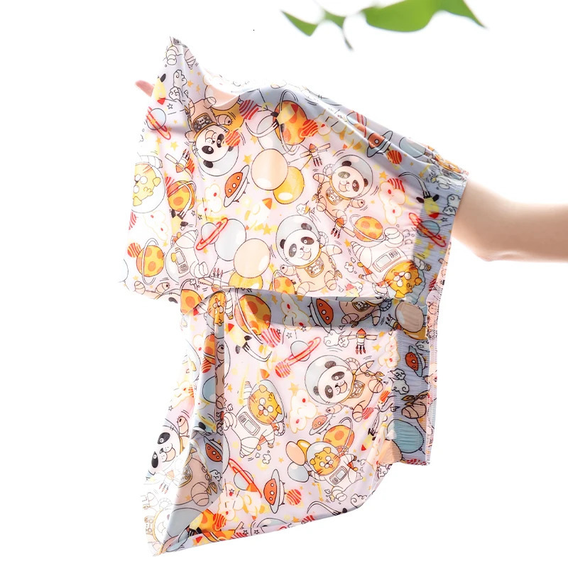 Mens Underwear Boxers Ice Silk Sleep Shorts Fashion Printed Thin Loose Comfortable and Breathable Home Underwea 240627