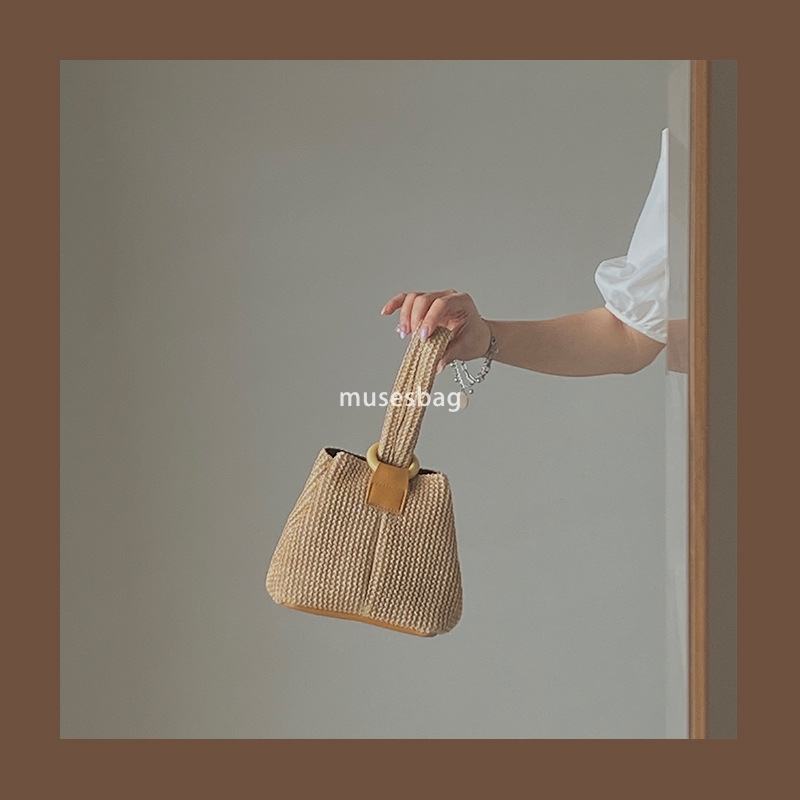 Fashionable women with a sense of luxury cute girls with hand-held grass woven bags new niche personality summer chain bag single shoulder woven bag t