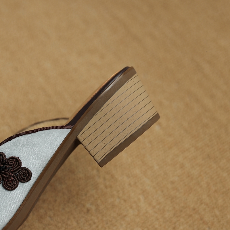 Women's New Spring/Summer Pointed Silk Cowhide Leather Embroidered Middle Heel Large Headed Muller Slippers