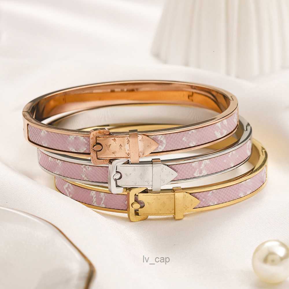 Design Letter Bangles Designer Bangle Pink Faux Leather Bracelet Men Womens Brand Jewelry Inlay Crystal Gold Stainless Steel Wristband Cuff Loves Gifts