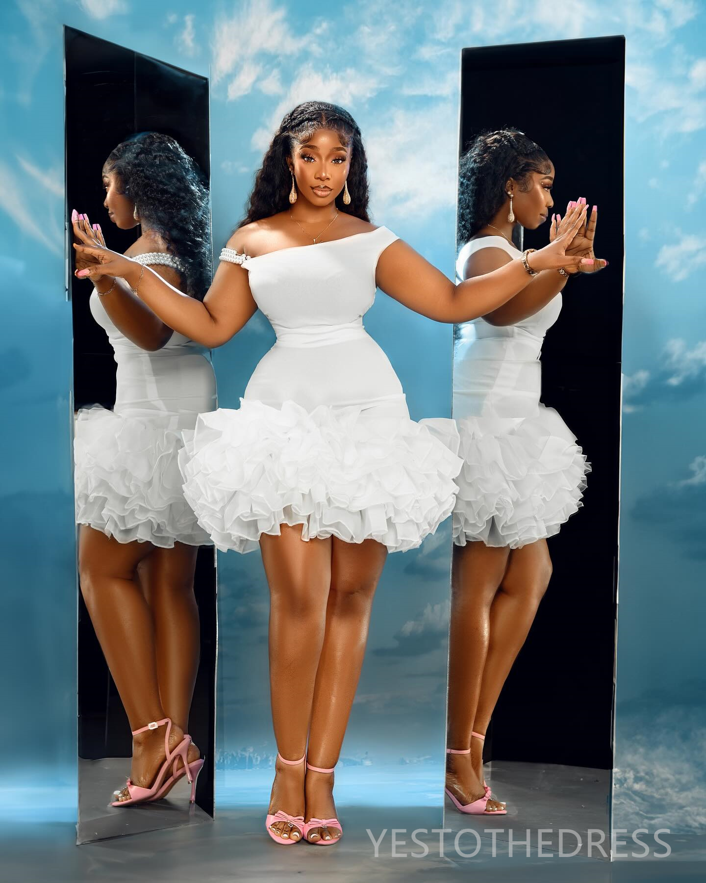 2024 White Homecoming Dresses Off Shoulder Cocktail Dresses for Women Short Mini Prom Dress Pleated Ruffles Birthday Dress Graduation Gowns for Black 