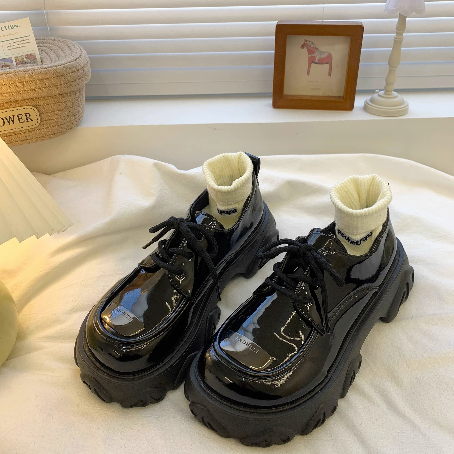 Black Platform Sole Heightened Big Toe Lace-up Small Leather Shoes Women's Fall 2023 New Versatile British Style Retro Single Shoes Black gloss