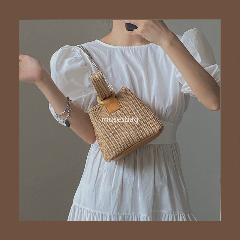 Fashionable women with a sense of luxury cute girls with hand-held grass woven bags new niche personality summer chain bag single shoulder woven bag t