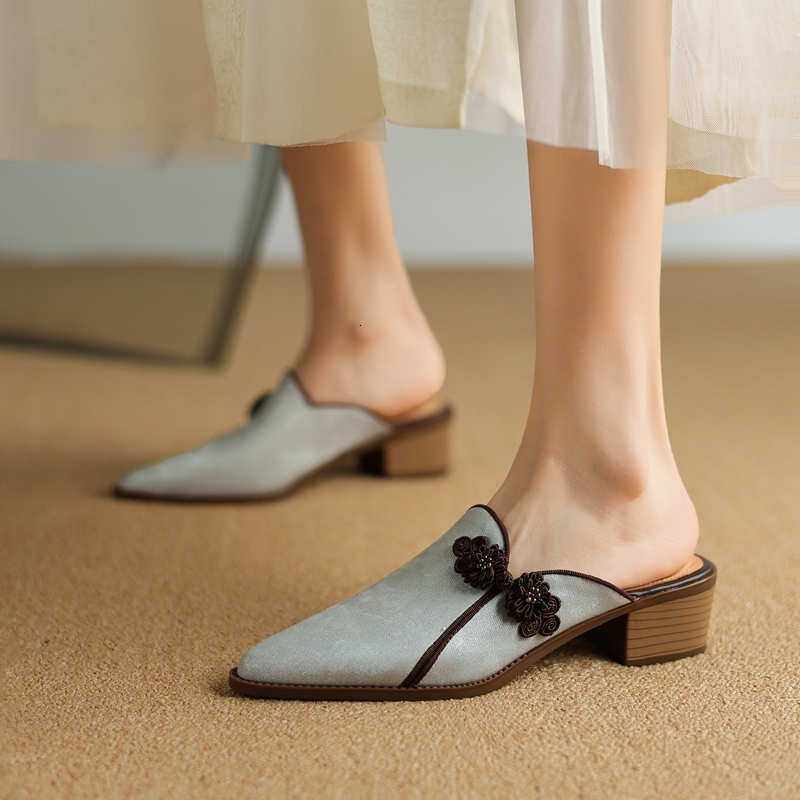 Women's New Spring/Summer Pointed Silk Cowhide Leather Embroidered Middle Heel Large Headed Muller Slippers