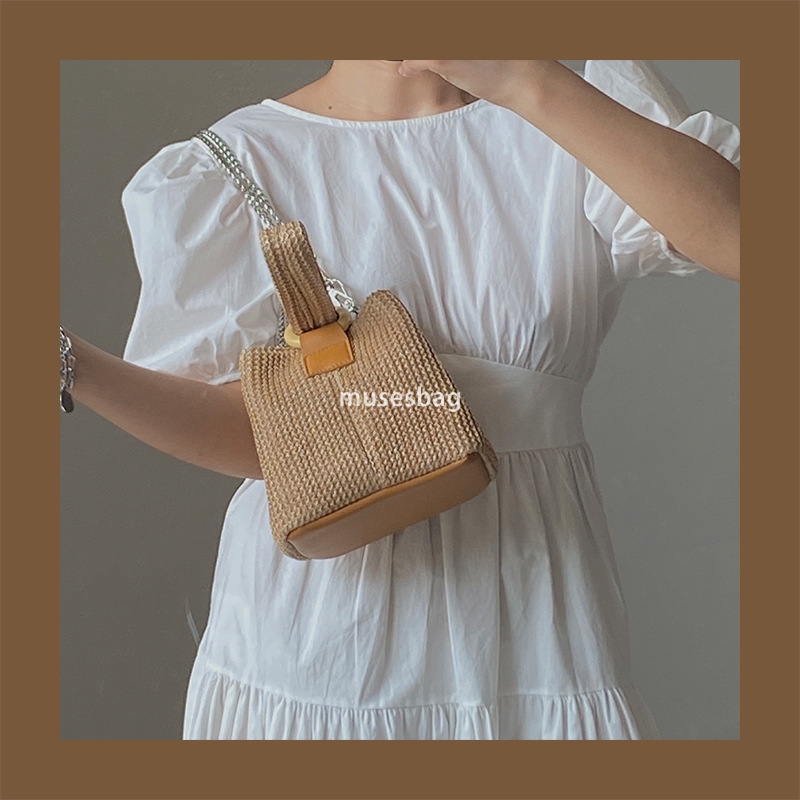 Fashionable women with a sense of luxury cute girls with hand-held grass woven bags new niche personality summer chain bag single shoulder woven bag t
