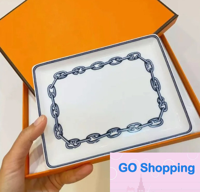 Top Plates High-End Exquisite Pig Nose Tray Tide Brand Ceramic Rectangular Plate Classic Chain Dessert Decorative Accessories