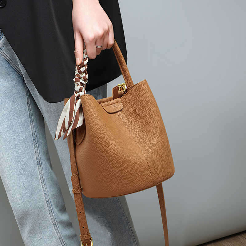 Viney Versatile New Women's Crossbody 2024 Light High Grade Genuine Leather Handheld Bucket Bag 098d