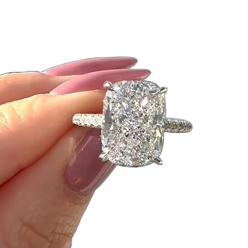 2024 Popular Gorgeous Ring For Women Sparkling Luxury Jewelry 925 Sterling Silver Lagre Cushion Shape 5A Zircon CZ Diamond Elegant Party Female Weddin