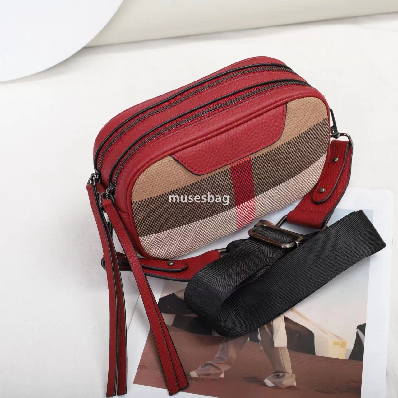 European and American retro niche design factories directly sell leather plaid fashionable and popular cross-border wide shoulder strap small square b