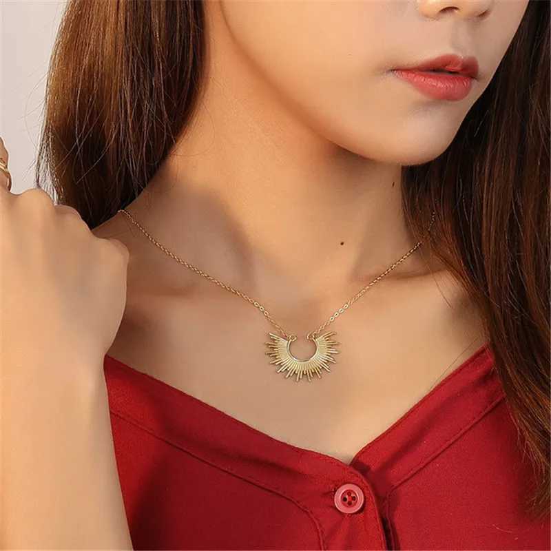 Pendant Necklaces S925 Sterling Silver Simple Golden Sunlight Irregular Pendant Necklace Wedding Party Jewelry Accessories Friendship Gift