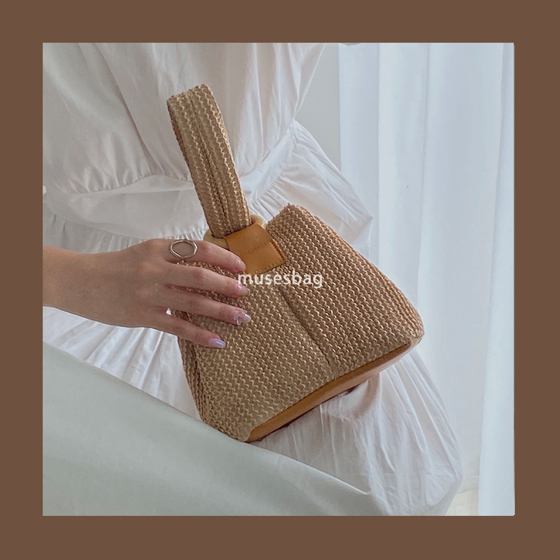 Fashionable women with a sense of luxury cute girls with hand-held grass woven bags new niche personality summer chain bag single shoulder woven bag t