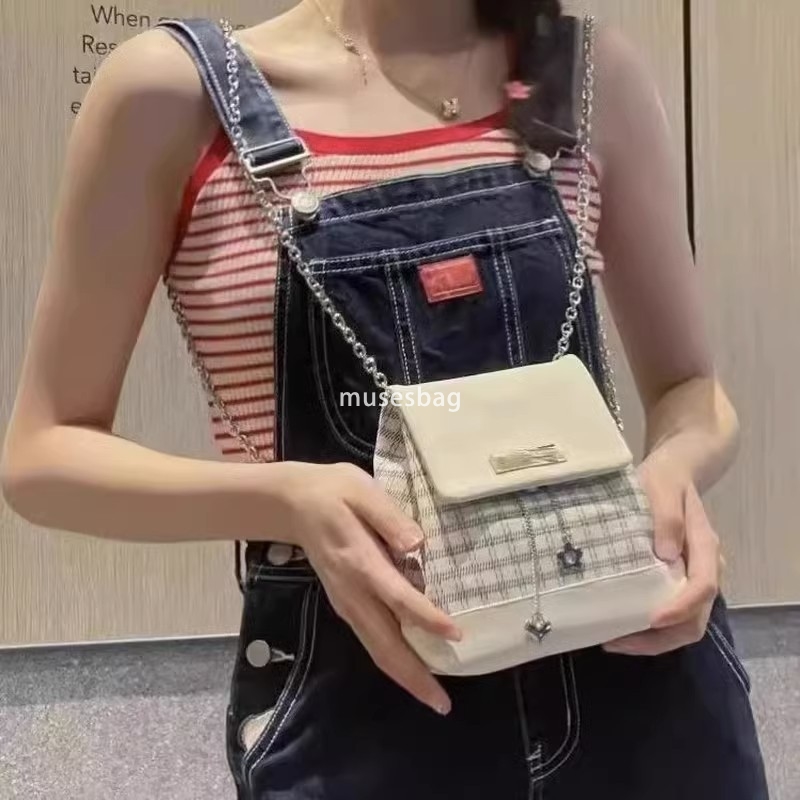 Fashionable women's high-end original design chain classic leisure large capacity backpack new college style high-end feeling simple and versatil