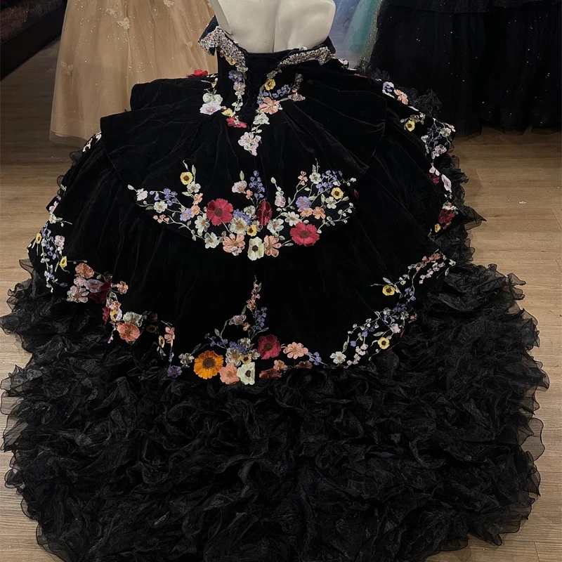 Black Princess Off the Shoulder Quinceanera Dresses Luxury Applique Beads Tull Tiered robe quinceanera femme Sweet vestidos de