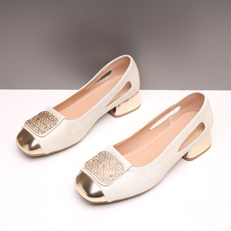 New Chinese style summer new round toe retro square toe thick heel metal buckle hollow commuting versatile sandals for women