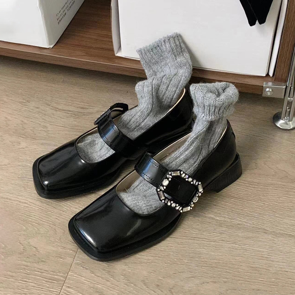 Square toe block heel Mary Jane shoes women's 2024 new versatile rhinestone buckle strap heeled single shoes French retro small leather shoes Bla