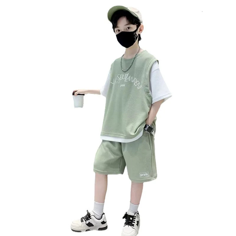 Summer Teenage Boy Clothes Set Letter Patchwork Tshirts and Shorts 2 Pieces Suit Childrens Short Sleeve Top Bottom Tracksuit 240701
