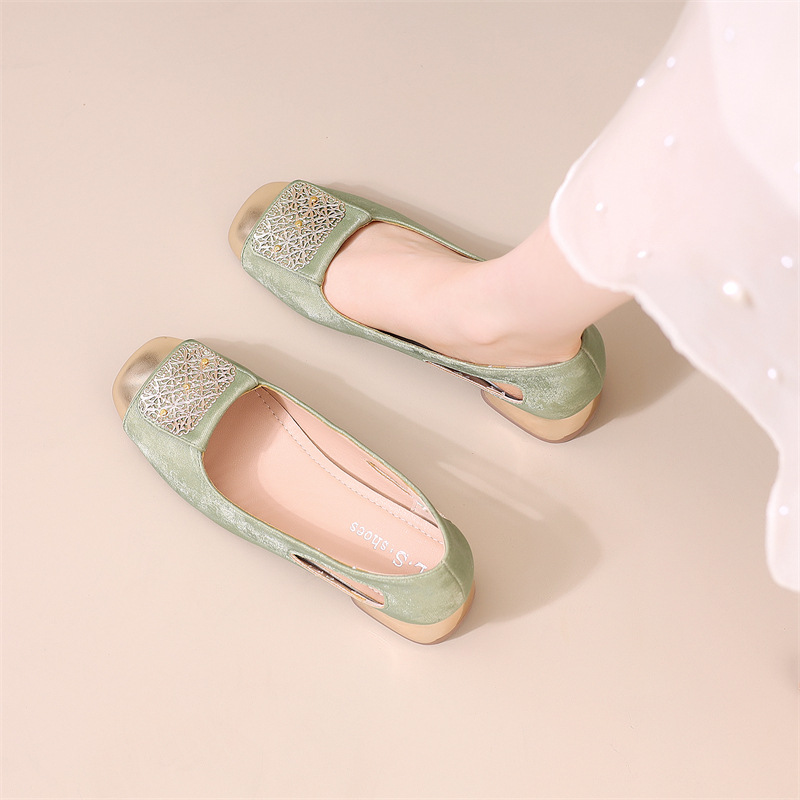 New Chinese style 2024 summer new round toe retro square toe thick heel metal buckle hollow commuting versatile sandals for women