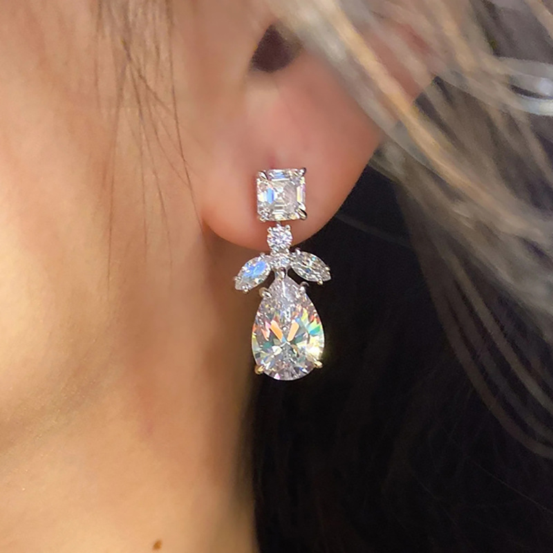 2024 Elegant Sparkling Dangle Earrings Jewelry Sterling Sier Water Drop Pear 5A Cubic Zircon CZ Dia Gemstones Party Eternity Women Earring Gift