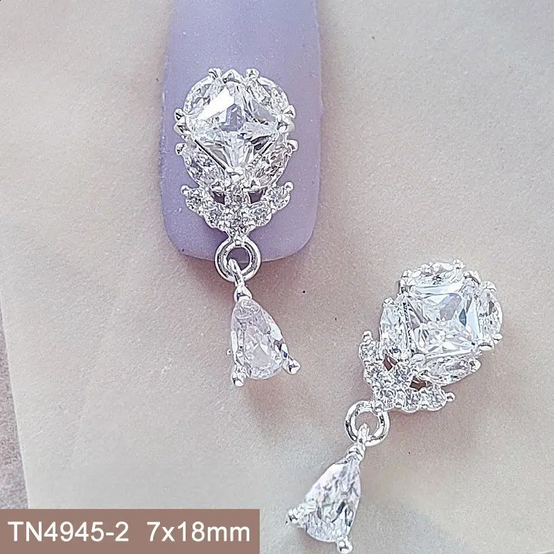 10pcslot TN4945 Crystal Zircon Flower Drop Pendant Nail Art Rhinestones Nails Accessories Nail Art Decorations 3D Nail Charms 240701