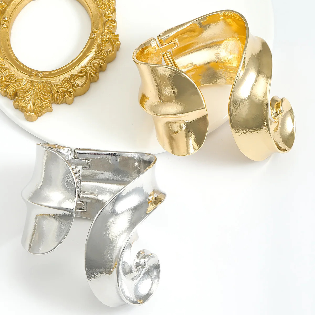 Exaggerated Metal Irregular Spiral Vortex Geometric Adjustable Bracelet Bangles for Women Girls Vintage Heavy Jewelry Gifts 240626