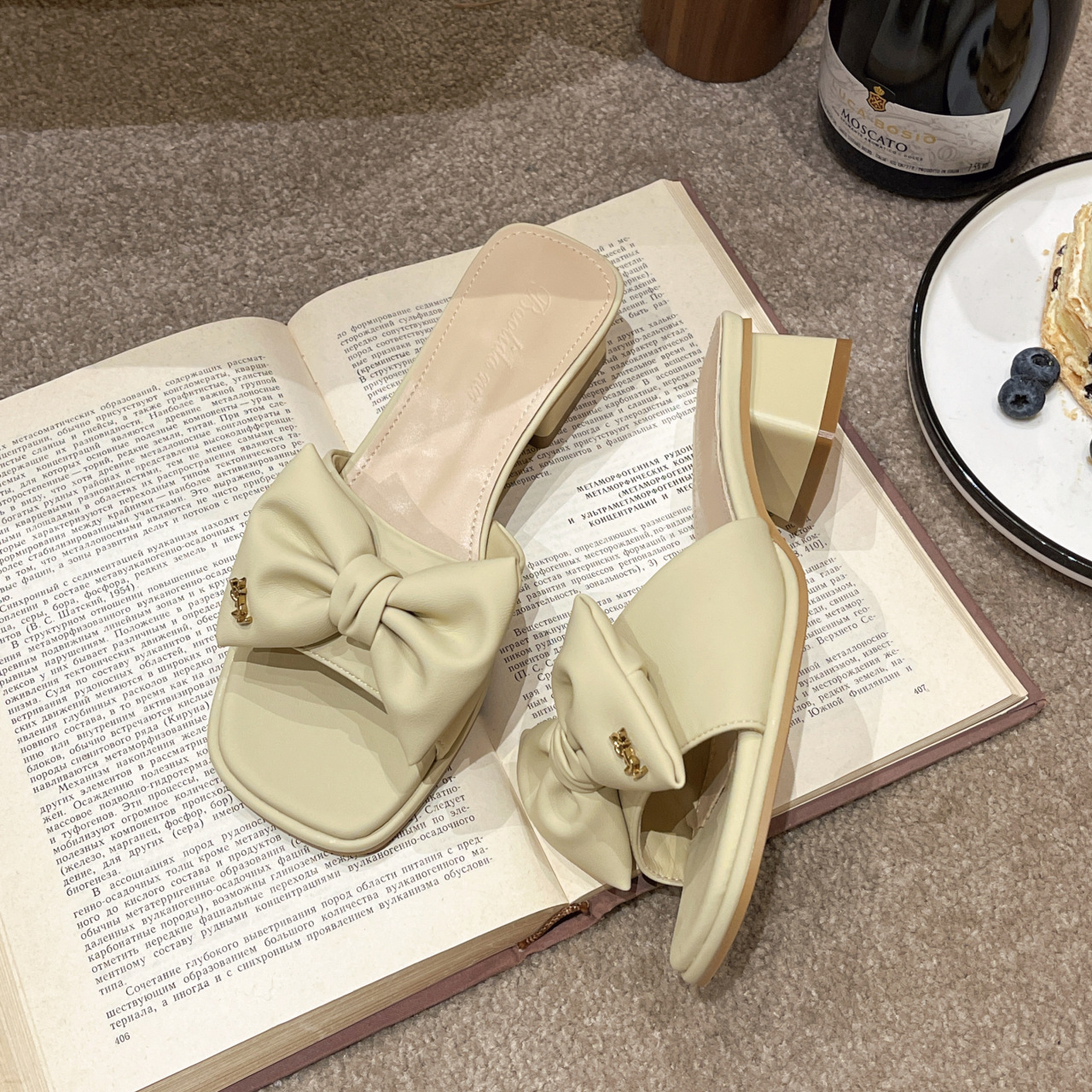 Gentle wind block heel bow sandals women's 2024 spring summer new French style wear slip-flops out with skirt