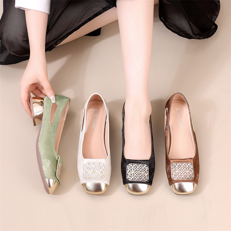 New Chinese style summer new round toe retro square toe thick heel metal buckle hollow commuting versatile sandals for women