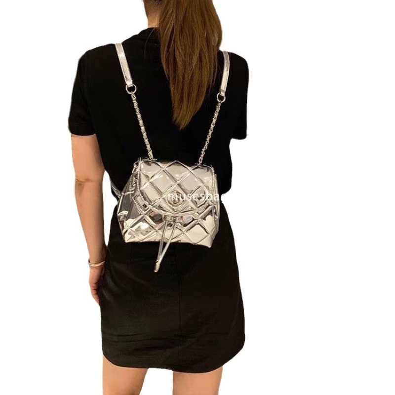 Korean women's designer niche temperament diamond grid chain practical backpack summer new fashionable heavy metal texture versatile classic smal