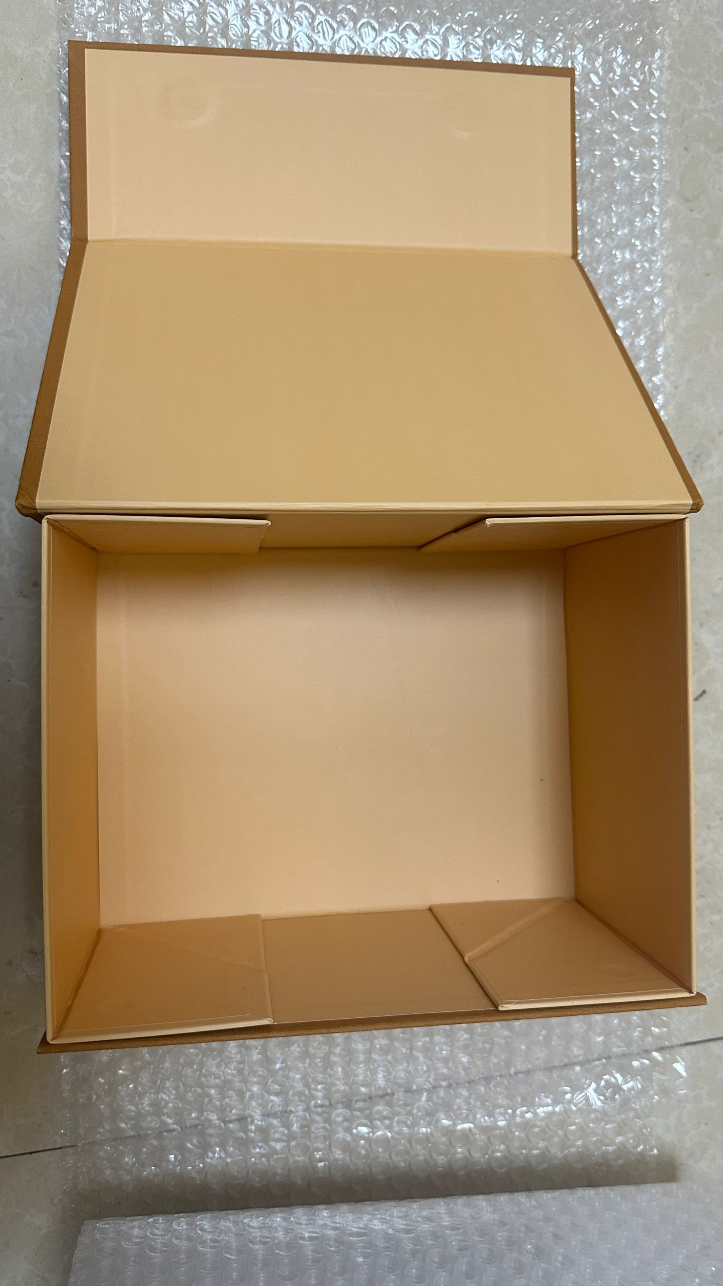 VIP customers need to contact us before purchasing customized boxes