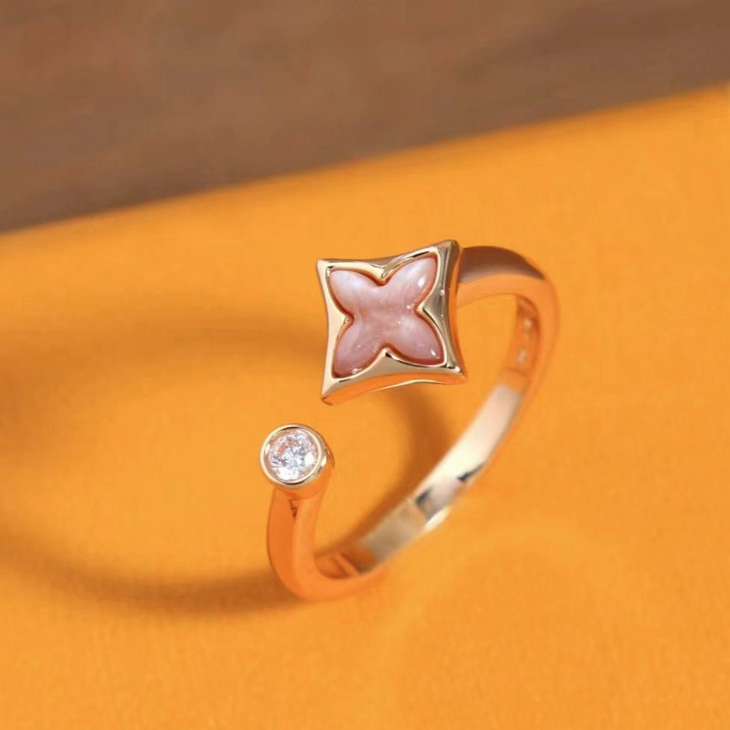 Designer Jewelry Fashion White Shell Round Clover Women Open Gold Titanium Steel wer Ring Love Gift With Box