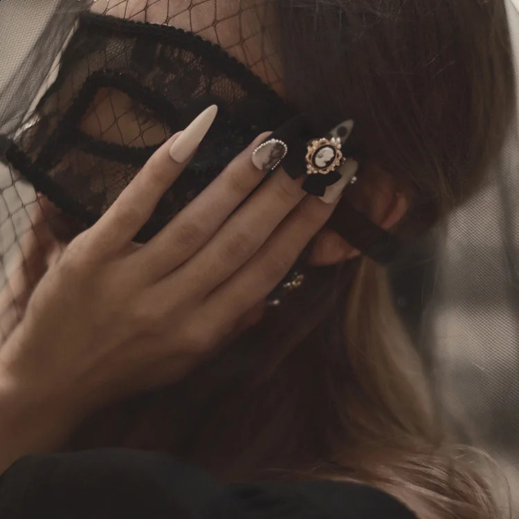 10pcslot Beauty Baroque Frame 3D Alloy Nail Art Zircon Pearl Metal Manicure Nails Accessories DIY Nail Decorations Nail Charms 240701