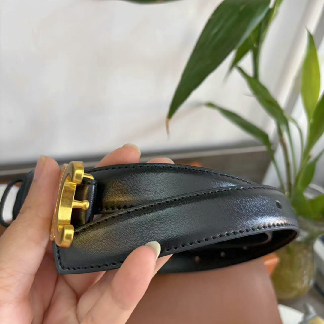 fashionable and trendy celebrity single item belt with black, white, and brown colors, available in three sizes of 95-115cm.Versatile for daily life