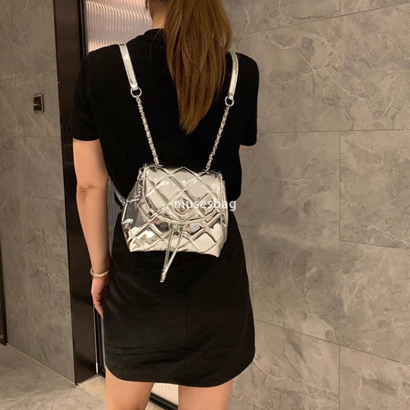 Korean women's designer niche temperament diamond grid chain practical backpack summer new fashionable heavy metal texture versatile classic smal