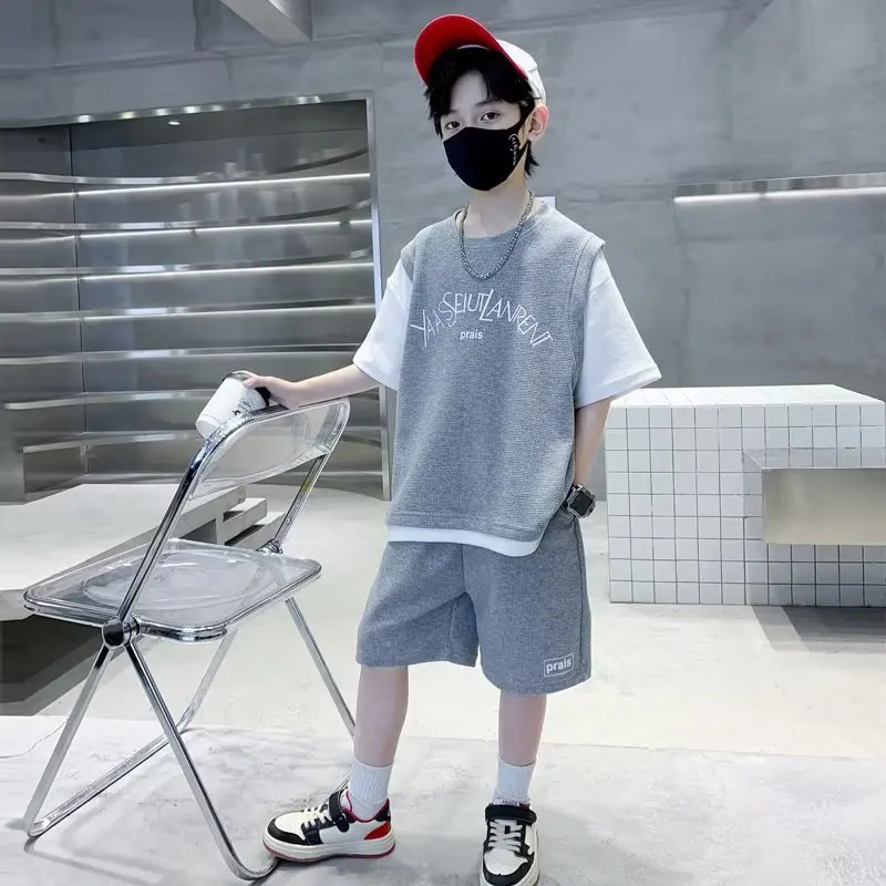 Summer Teenage Boy Clothes Set Letter Patchwork Tshirts and Shorts 2 Pieces Suit Childrens Short Sleeve Top Bottom Tracksuit 240701