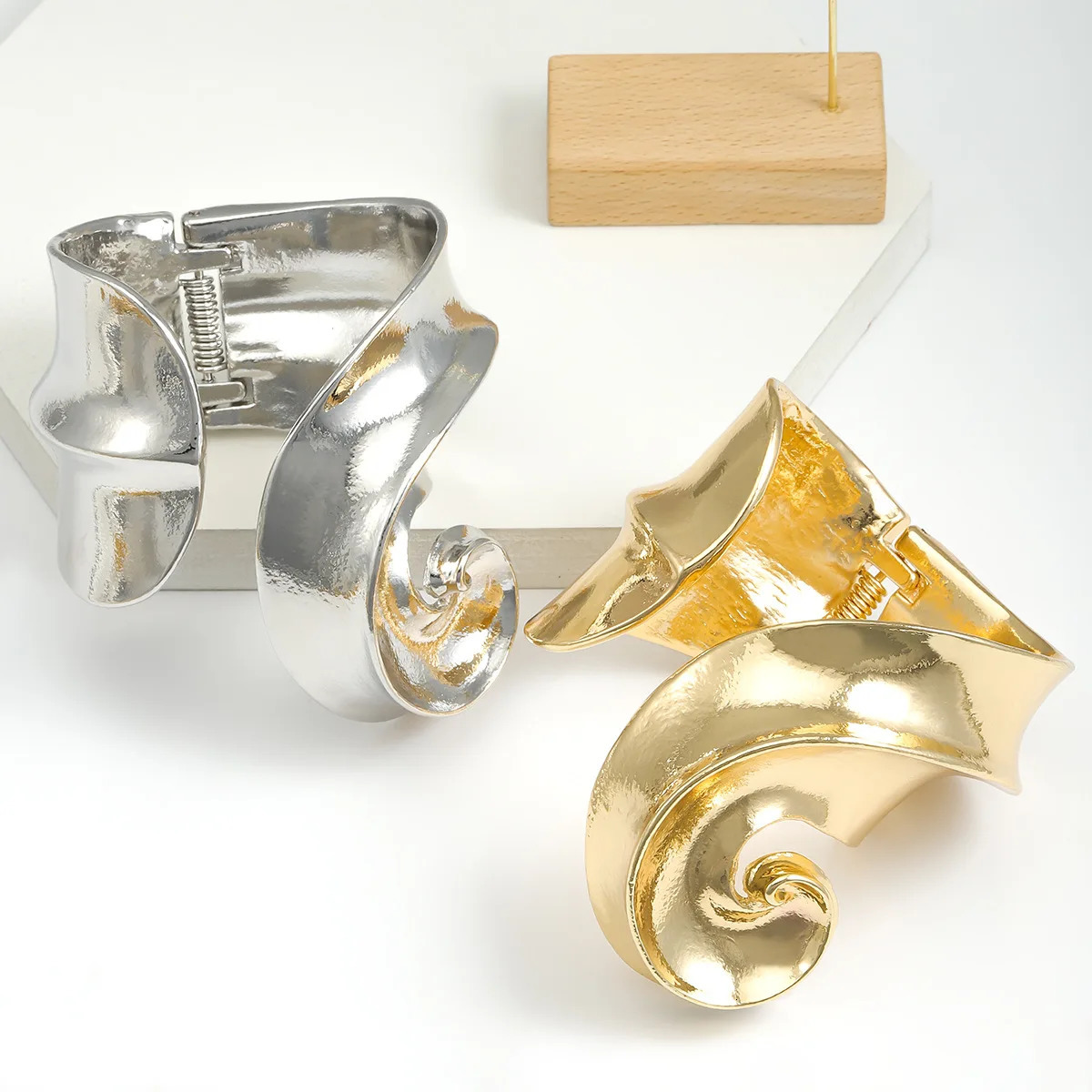 Exaggerated Metal Irregular Spiral Vortex Geometric Adjustable Bracelet Bangles for Women Girls Vintage Heavy Jewelry Gifts 240626