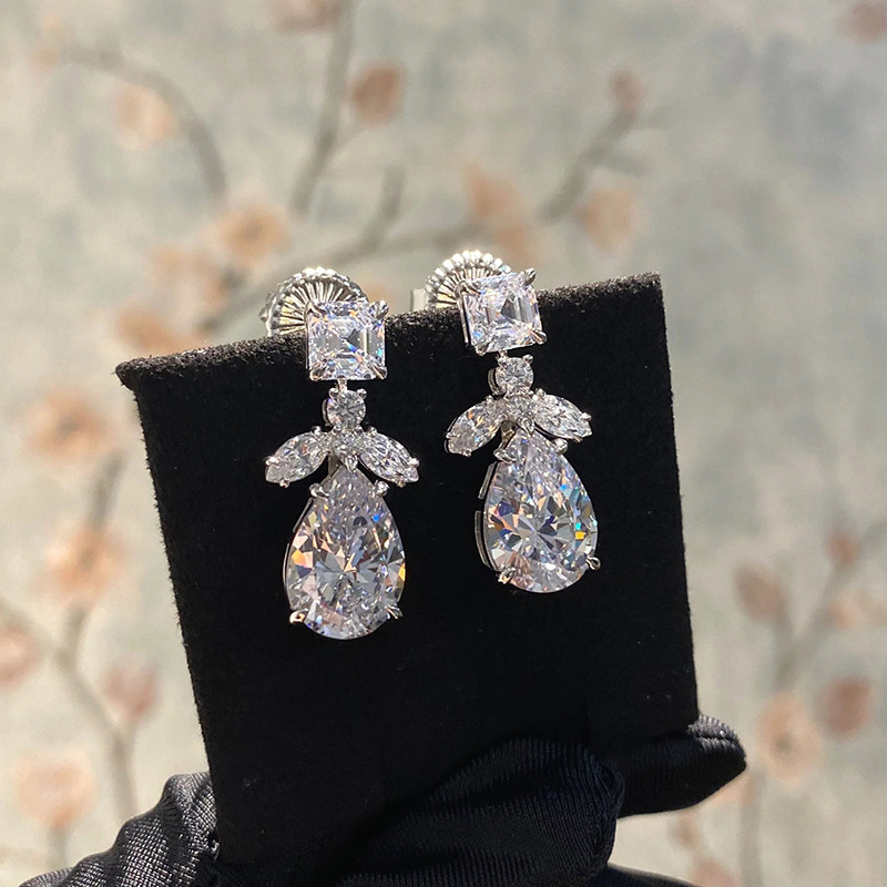 2024 Elegant Sparkling Dangle Earrings Jewelry Sterling Sier Water Drop Pear 5A Cubic Zircon CZ Dia Gemstones Party Eternity Women Earring Gift